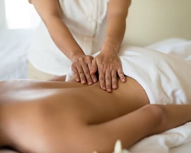 Massagem Aromaterapêutica Localizada para Dois | Puro Equilíbrio Massagem Aromaterapêutica Localizada para Dois | Puro Equilíbrio