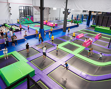 Saltos em Trampolim + Clip n´Climb + Menu Pizza para 2 | Quantum Park Saltos em Trampolim + Clip n´Climb + Menu Pizza para 2 | Quantum Park