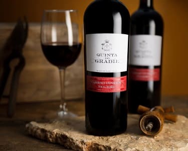 Prova de Vinhos para 2 com Tapas e Garrafa de Vinho | Quinta do Gradil Prova de Vinhos para 2 com Tapas e Garrafa de Vinho | Quinta do Gradil