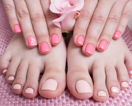 Gelinho nas Mãos + Pedicure Completa | Red Lemon Cabeleireiro e Estética Gelinho nas Mãos + Pedicure Completa | Red Lemon Cabeleireiro e Estética