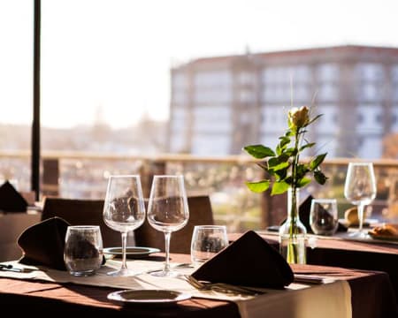 Santana Hotel | Refeição À La Carte c/ Vista para o Rio Ave Santana Hotel | Refeição À La Carte c/ Vista para o Rio Ave