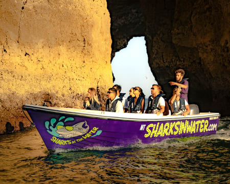 Passeio de Barco pelas Grutas da Ponta da Piedade | 1 adulto e 1 criança Passeio de Barco pelas Grutas da Ponta da Piedade | 1 adulto e 1 criança