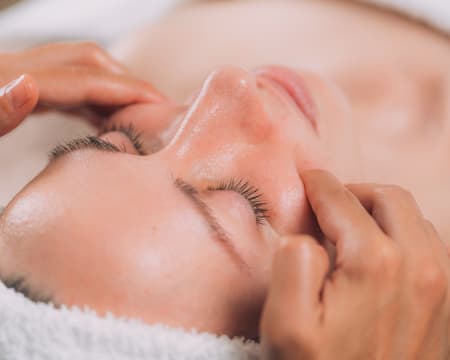 Massagem Facial + Pedicure Medicinal c/ Parafina | OHANA Saúde e Bem-Estar Massagem Facial + Pedicure Medicinal c/ Parafina | OHANA Saúde e Bem-Estar
