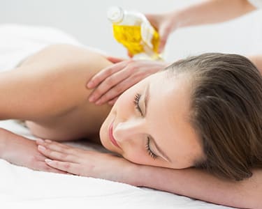 Massagem Relax com Óleos Quentes | BeClinic Massagem Relax com Óleos Quentes | BeClinic