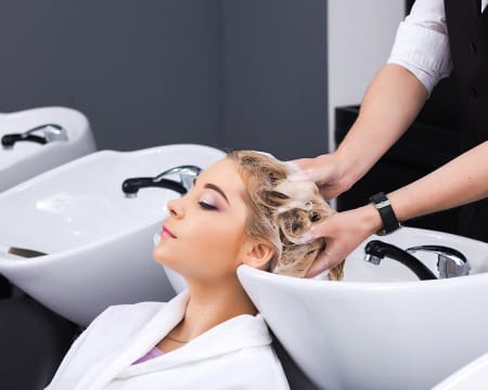 Corte de Cabelo c/ Máscara Hidratante para 2 | Barcelos Corte de Cabelo c/ Máscara Hidratante para 2 | Barcelos