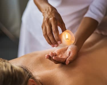 Massagem com Velas Aromáticas e Ritual de Chá para 2 | SkinClinic Massagem com Velas Aromáticas e Ritual de Chá para 2 | SkinClinic