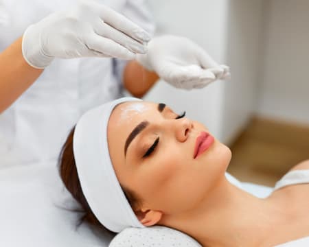 Centro de Estética Manuela Batista | Tratamento de Rosto Personalizado | 2 Pessoas Centro de Estética Manuela Batista | Tratamento de Rosto Personalizado | 2 Pessoas