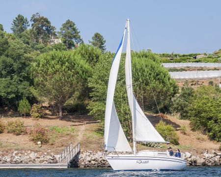 Passeio de Veleiro para 2 e Brinde com Vinho do Porto Passeio de Veleiro para 2 e Brinde com Vinho do Porto