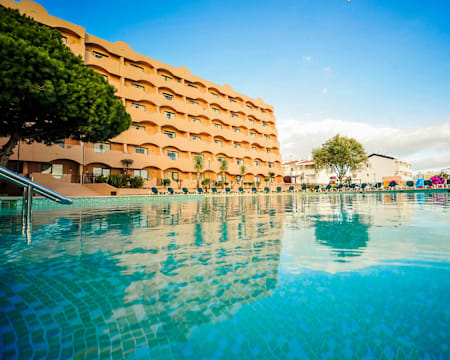 Vila Galé Atlântico 4* | 1 Noite com Spa em Quarto Vista Mar