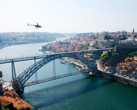 Porto Helicopters | Voo de Helicóptero no Porto Porto Helicopters | Voo de Helicóptero no Porto