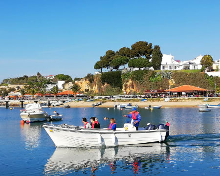 Welcome Boat Trips | Passeio de Barco | 1 Adulto + 1 Criança Welcome Boat Trips | Passeio de Barco | 1 Adulto + 1 Criança