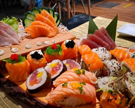 Yukimura Sushi Bar - Lourinhã | 35 Peças de Sushi e Sashimi + Vinho | 2 Pessoas Yukimura Sushi Bar - Lourinhã | 35 Peças de Sushi e Sashimi + Vinho | 2 Pessoas