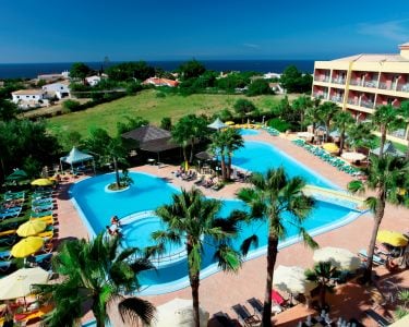 Hotel Baía Grande | Estadia de 2 Noites em Família Hotel Baía Grande | Estadia de 2 Noites em Família