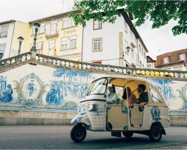 Passeio de Tuk Tuk - Viseu Dentro de Muralhas a 2 Passeio de Tuk Tuk - Viseu Dentro de Muralhas a 2