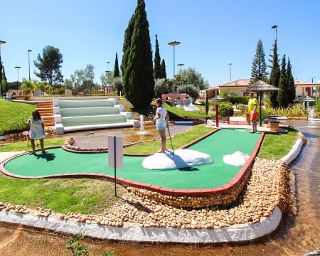 Family Golf Park - Vilamoura | Minigolfe no Algarve - 1 ou 2 Percursos | Criança ou Adulto