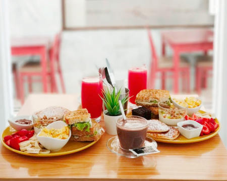 Pequeno-Almoço Tardio a Dois na Nazaré - Cheque Gourmet 20€ | Village Brunch & Coffee