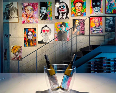 Roots Art Gallery | Entrada em Galeria de Arte c/ Opção de Copo de Vinho à Escolha & Snacks | Viana do Castelo