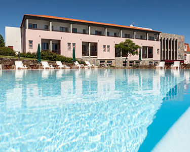 Hotel das Amoras | Estadia de 1 Noite com Jantar Hotel das Amoras | Estadia de 1 Noite com Jantar
