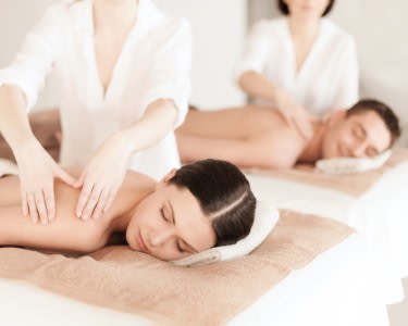 Massagem com Óleo Hidratante | 2 Pessoas - 45 Min. | Arte Estética Massagem com Óleo Hidratante | 2 Pessoas - 45 Min. | Arte Estética