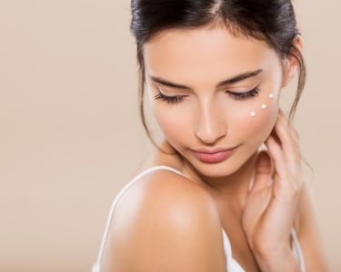 Limpeza de Pele com Peeling Ultrassónico e Hidratação Profunda a 2 | Body Code Limpeza de Pele com Peeling Ultrassónico e Hidratação Profunda a 2 | Body Code