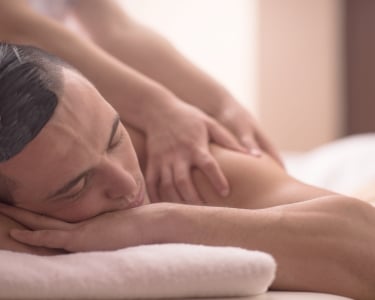 Massagem Localizada com Óleos Essenciais para Ele | 1 Pessoa - 30 Min. | De Corpo e Alma Massagem Localizada com Óleos Essenciais para Ele | 1 Pessoa - 30 Min. | De Corpo e Alma
