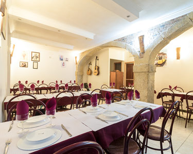 Jantar para Dois c/ Fado ao Vivo em Alfama | Estaca Zero