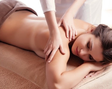 Esfoliação + Massagem Corporal + Microdermoabrasão a 2 | 2h | Imamiah Esfoliação + Massagem Corporal + Microdermoabrasão a 2 | 2h | Imamiah