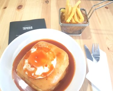 Taparia | Francesinha Taparia | Francesinha