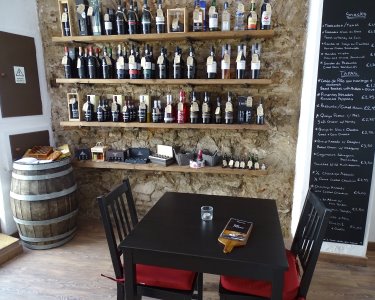 Vinarium Wine & Tapas | Petiscos e Vinho Tinto Vinarium Wine & Tapas | Petiscos e Vinho Tinto