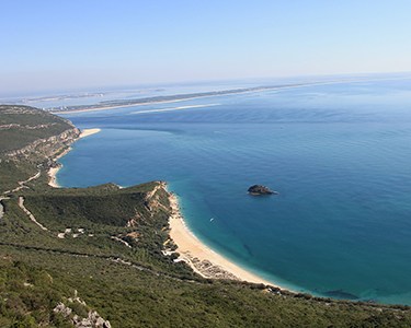 Rota da Arrábida com Prova de Vinhos em Azeitão | 4 Horas | 1 ou 2 Pessoas