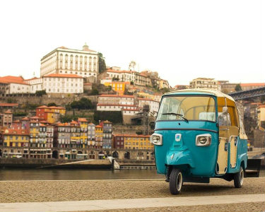Tour em Tuk Tuk «The Best of Porto» + Prova de Vinho a 2 Tour em Tuk Tuk «The Best of Porto» + Prova de Vinho a 2