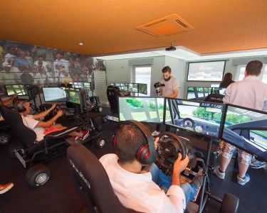 Experiência de Condução no Autódromo Virtual Experiência de Condução no Autódromo Virtual