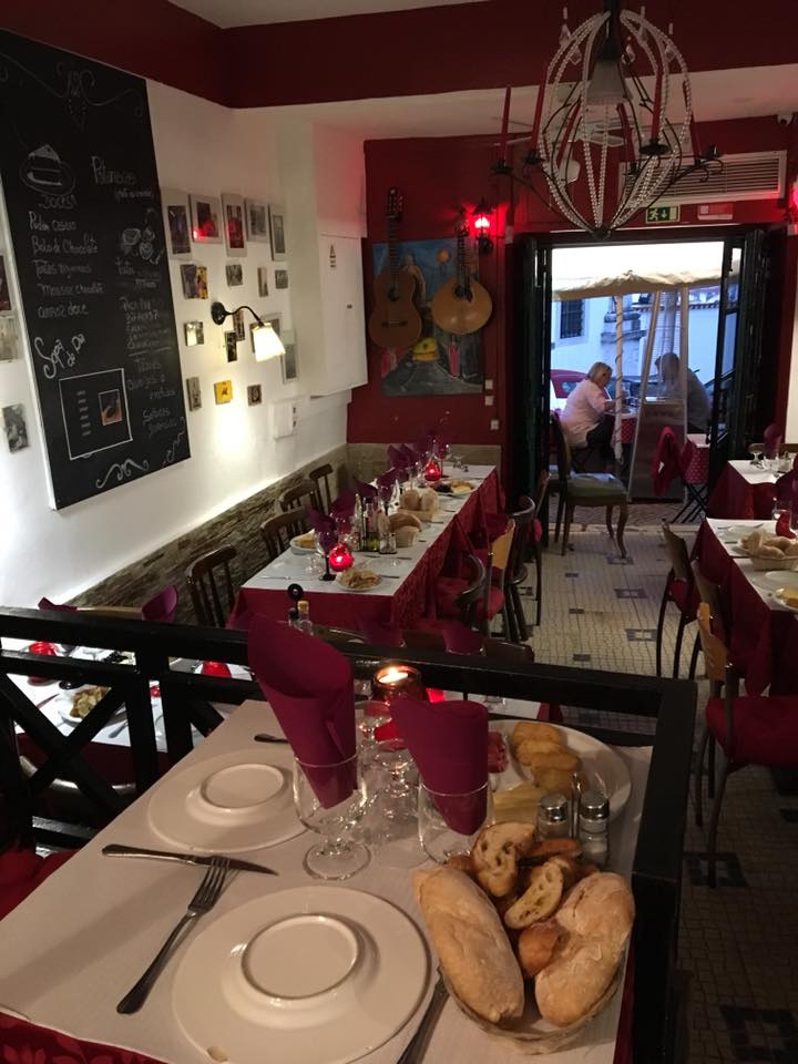 Jantar Português & Noite de Fado | Fora de Moda - Alfama - Jantares e - Restaurantes - Odisseias
