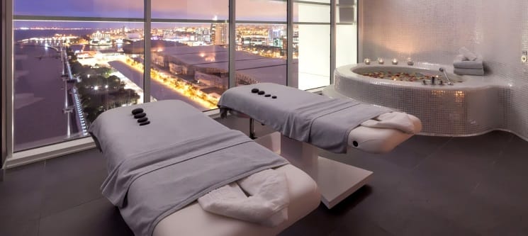 Experiência VIP | Myriad by SANA Hotels - Noite Romântica na Suite Presidencial c/ Jantar e Massagem Experiência VIP | Myriad by SANA Hotels - Noite Romântica na Suite Presidencial c/ Jantar e Massagem