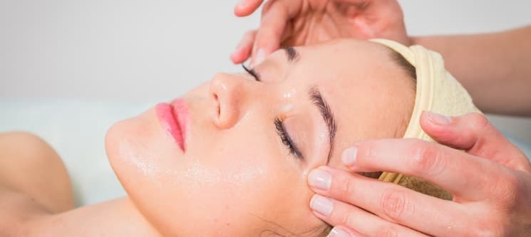 Spa Facial Completo c/ Opção Micro Facial ou Peeling | Clínica do Terço - Porto
