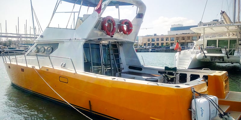 Passeio no Tejo em Catamaran a Motor | 2 ou 10 Pessoas | Até 4 Horas | Lazy Lisbon Cruises