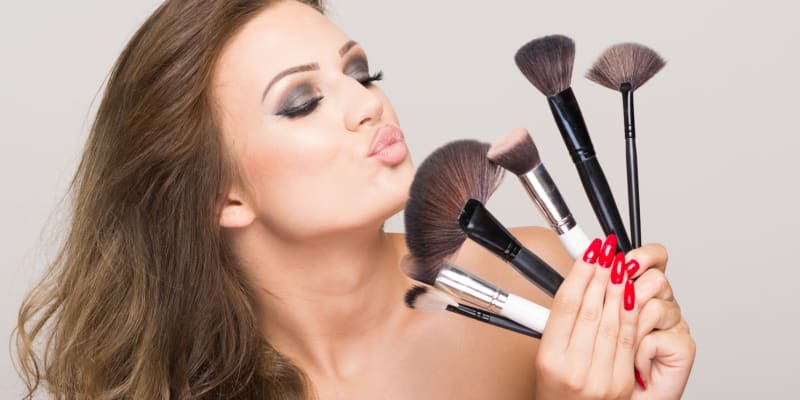 Sessão de Maquilhagem à Escolha | 1 ou 2 Pessoas - 1 Hora | Porto ou Lisboa