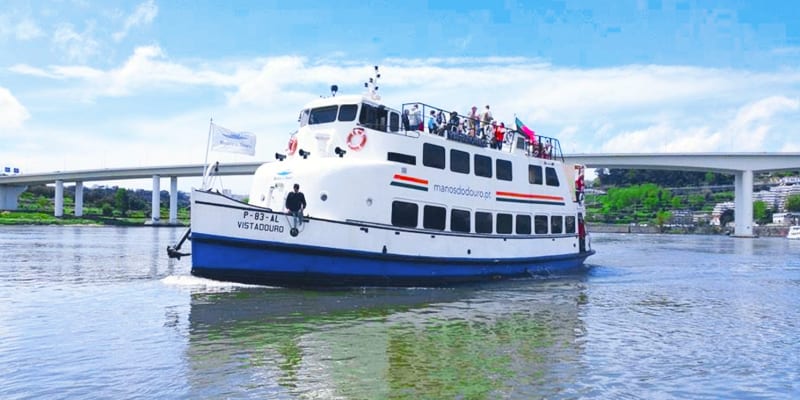 Especial 13 de Setembro! Cruzeiro das 6 Pontes c/ Almoço & Fado a Bordo | 1 ou 2 Pessoas