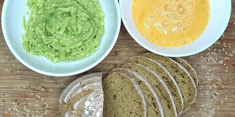 Receita de Tosta de Ovo e Abacate com Sementes de Cânhamo | Pachamama - Padaria Biológica Receita de Tosta de Ovo e Abacate com Sementes de Cânhamo | Pachamama - Padaria Biológica