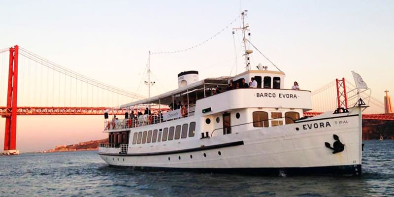 Cruzeiro Sunset pelo Tejo em Barco Histórico - 1h40 | Seaventy