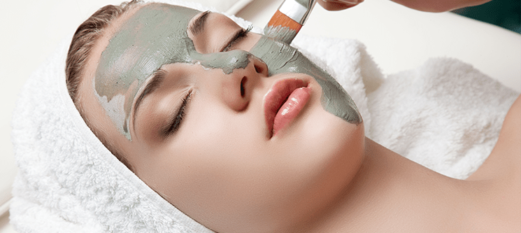 Limpeza de Pele c/ Extração + Mini Massagem Facial | 1h30 | Porto