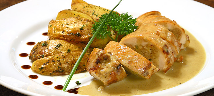 Fado na Avenida da Liberdade! Menu Completo a Dois c/ Garrafa de Vinho