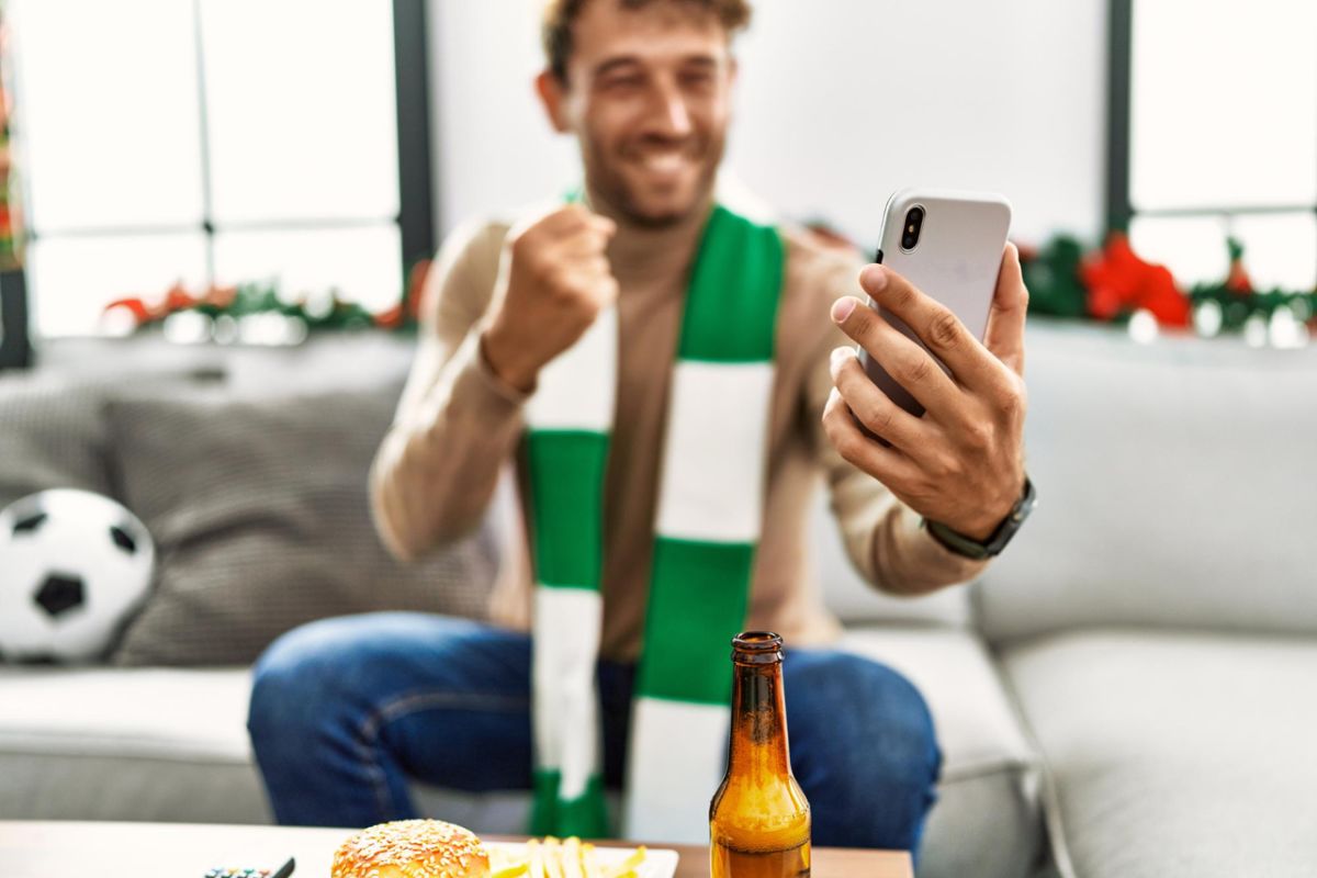 Les meilleurs spots pour vibrer devant un match sur votre lieu de vacances cet été
