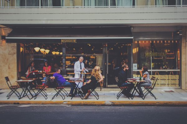 7 astuces pour payer moins cher au restaurant à Paris