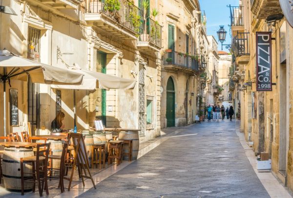 7 destinations européennes ENCORE épargnées par le SURTOURISME