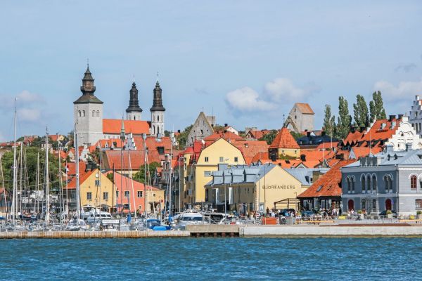 7 destinations européennes ENCORE épargnées par le SURTOURISME