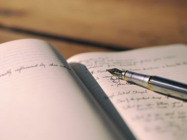 Journaling, pourquoi le journal intime fait son grand retour (et comment s'y mettre) ?