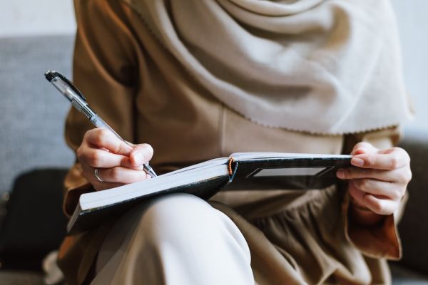 Journaling, pourquoi le journal intime fait son grand retour (et comment s'y mettre) ?