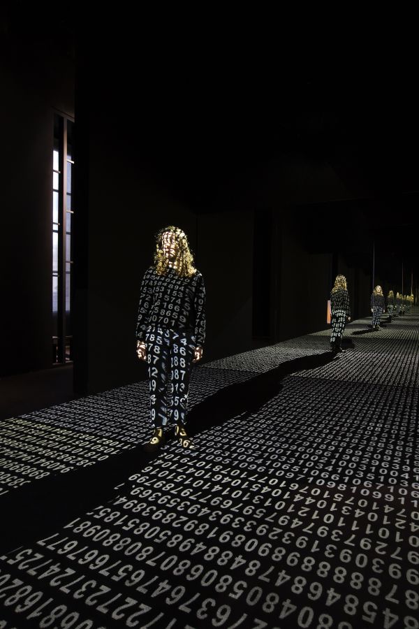 7 oeuvres d'art fascinantes à l'exposition Artistes et Robots