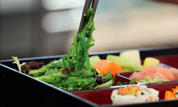 7 aliments à CONSOMMER pour avoir une BELLE peau